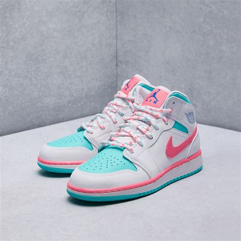 nike air jordan 1 basisschool|Air Jordan 1 footwear.